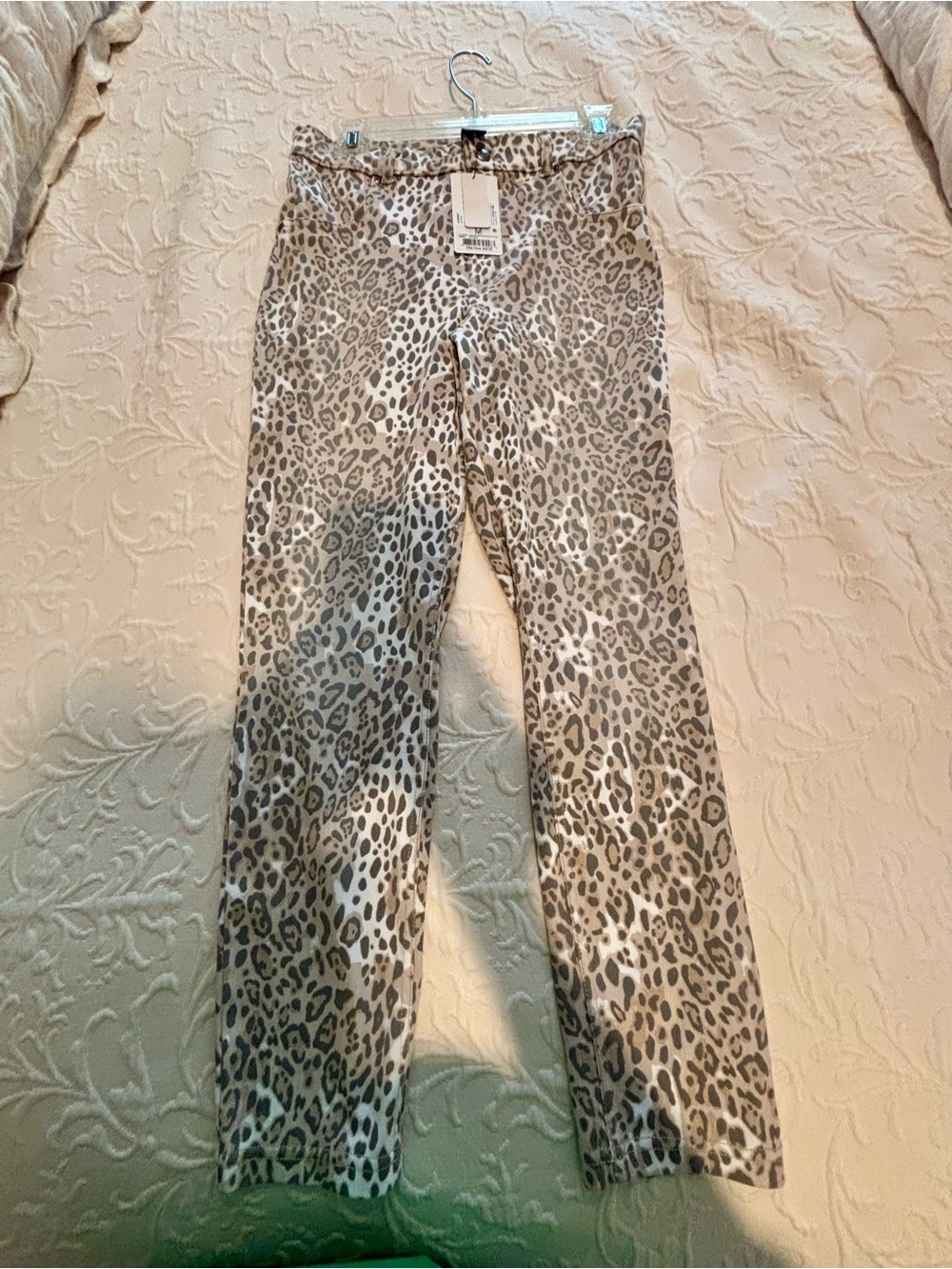 HUE Skimmer Leopard Print Skinny Pants - Cream & Gray - Picture 5 of 6